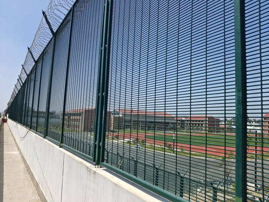 Fabriek direct leveren PVC bedekt 3d V buigend gebogen tuin boerderij gelast draad mesh paneel hek