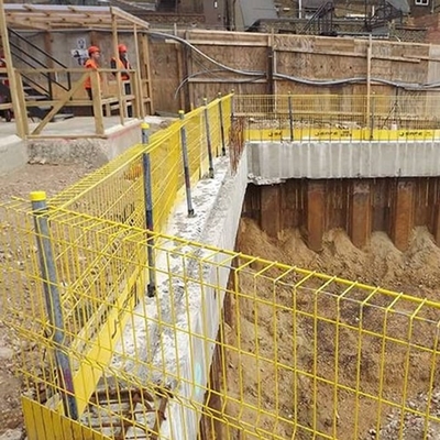 Easy Install randbeschermingsbarrière met gereedschapsvrije montage voor snelle opstelling