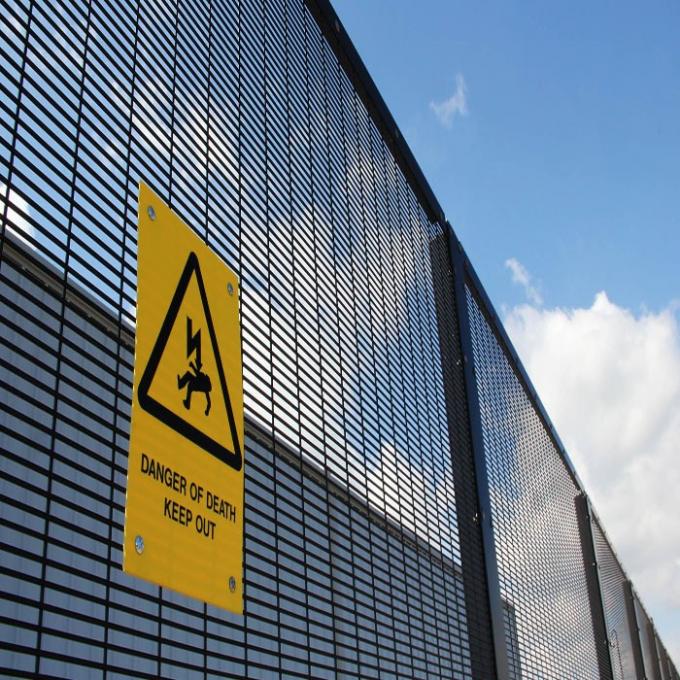 laatste bedrijfsnieuws over 358 Veiligheidshek Clear Vu Wire Y Post Fence voor luchthaven  1