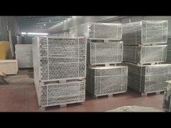 Warmgewalste, gegalvaniseerde ronde palen worden verpakt