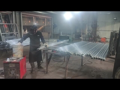 De hekpalen worden gelast tot de door de klant gewenste grootte.