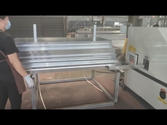 Hoe gaatjes boren in hek vierkante post