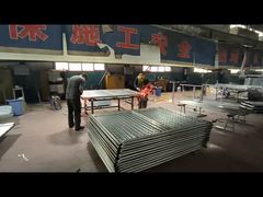 Beveiligde bevestiging van de randbeschermingsbarrière